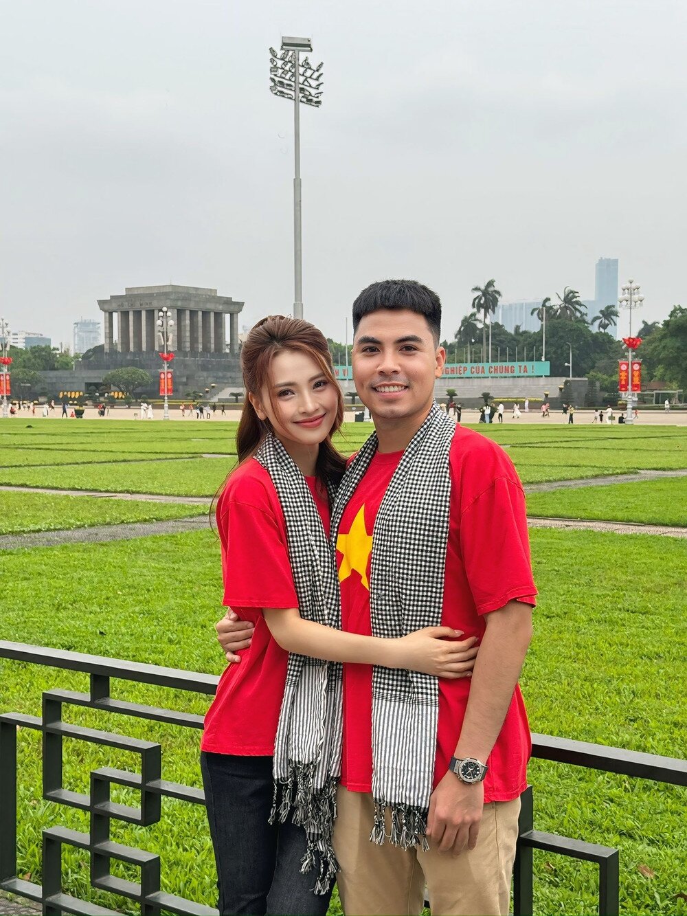 MC Mù Tạt đã về quê ra mắt, thăm hỏi gia đình cầu thủ Đức Huy hồi Tết Nguyên đán 2025.