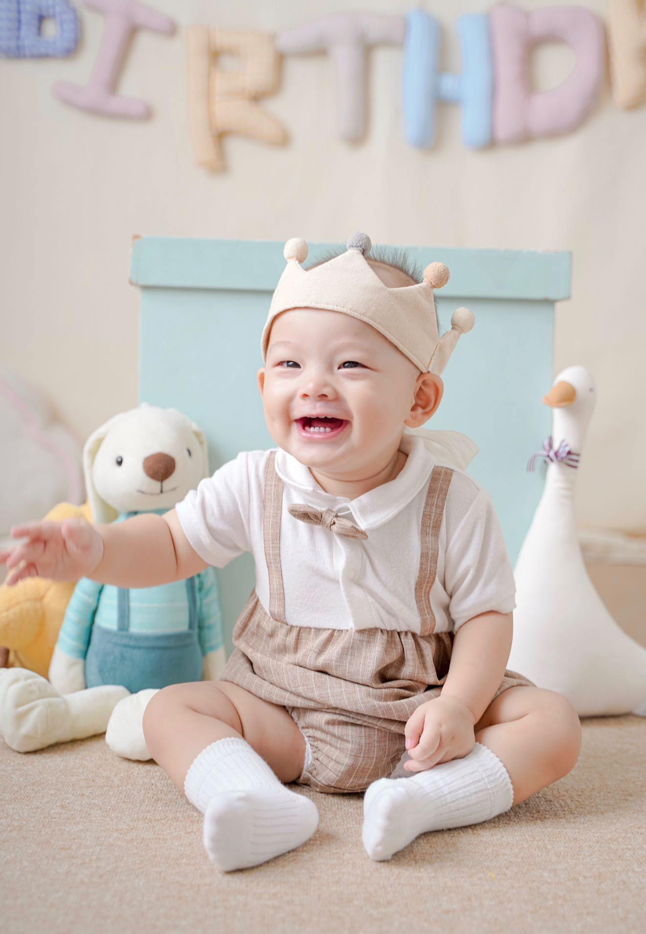 Con trai kháu khỉnh của Ly Kute và chồng làm trong ngành công an.