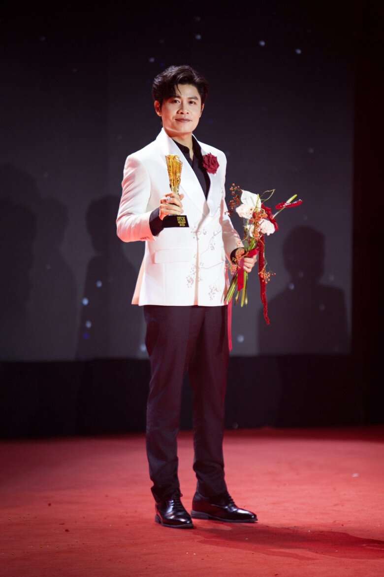 Ca khúc Viết tiếp câu chuyện hòa bình là một trong những bản hit lớn nhất sự nghiệp của Nguyễn Văn Chung.