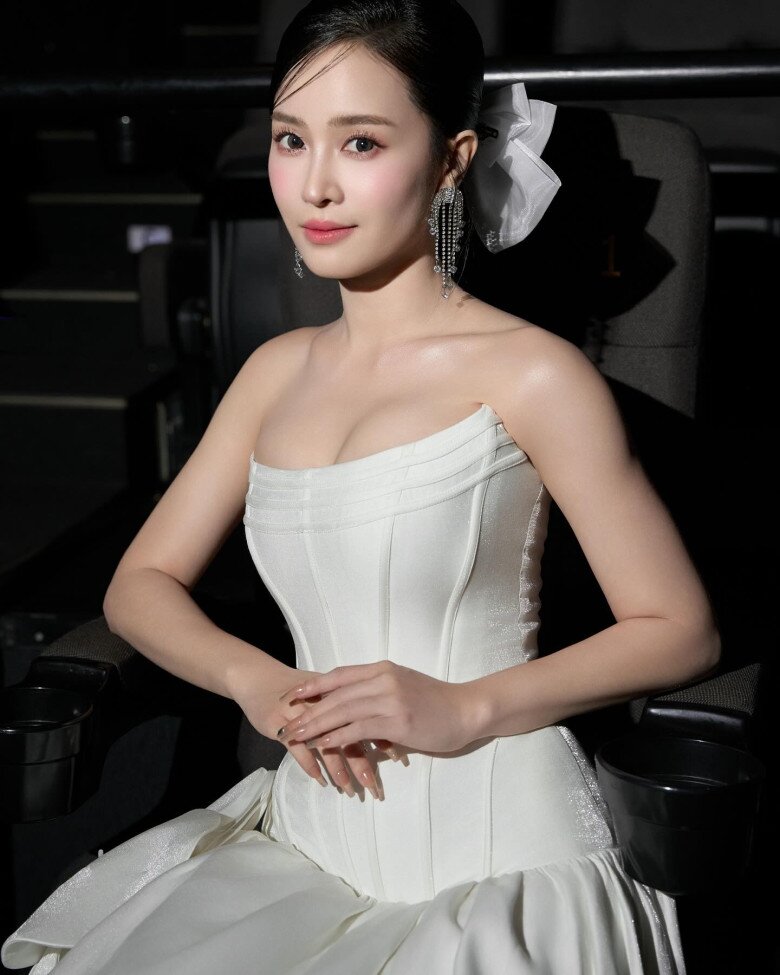 Nhan sắc xinh đẹp của nữ diễn viên sinh năm 1991.