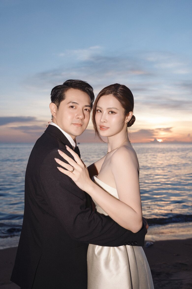 Đông Nhi cưới thiếu gia tập đoàn nhựa vào cuối năm 2019 sau 10 năm bên nhau.