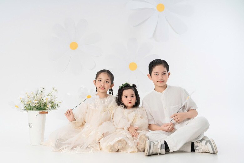 Các con của Khánh Thi và Phan Hiển đều thừa hưởng trọn vẹn nét đẹp từ bố mẹ.