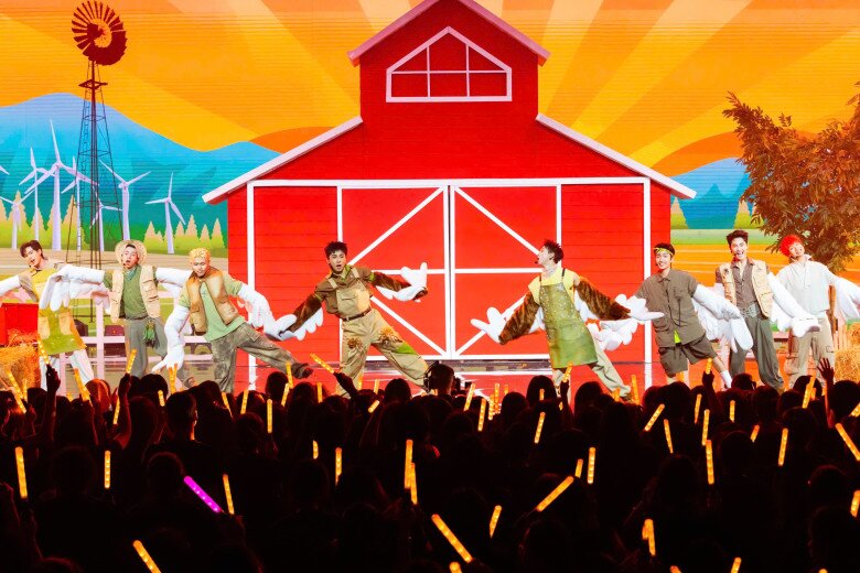 Dàn “anh trai” bị loại đầy tiếc nuối góp mặt trong tiết mục.