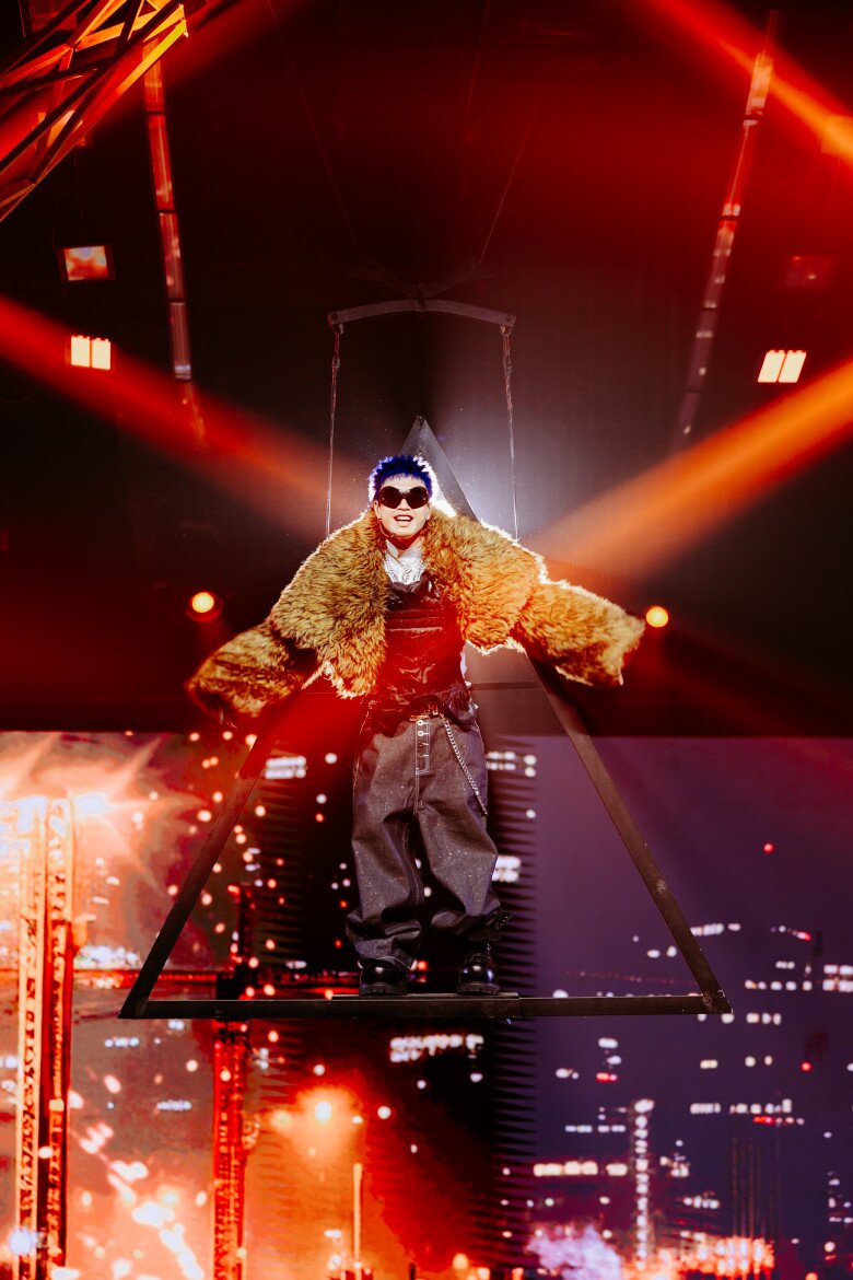 Hustlang Robber thể hiện nội tâm sâu lắng, khác hẳn hình ảnh gai góc.