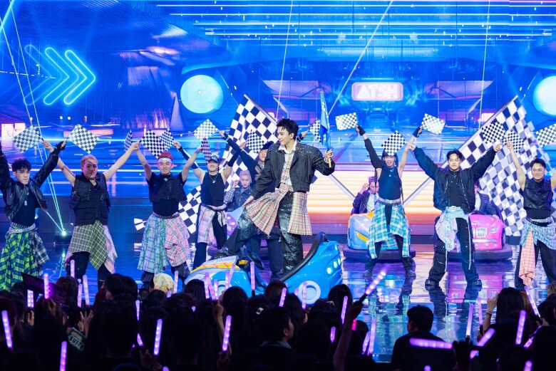 Đội Karik khép lại phần thi đấu nhóm với sân khấu “Đoán xem”.