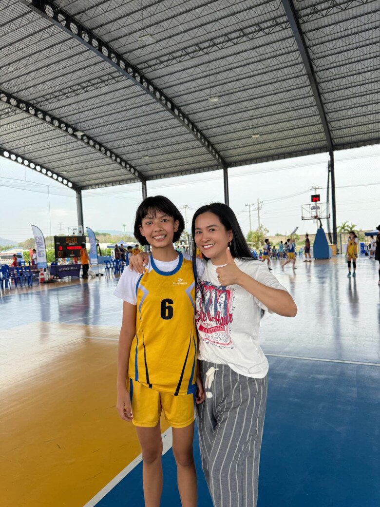 Trong chuyến sang Thái Lan thi đấu, con gái Bình Minh giành 5 huy chương trong 1 ngày.