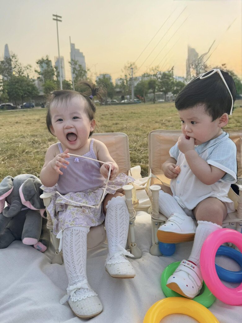 2 con lai Hàn Quốc của Sam có tính cách khác biệt.