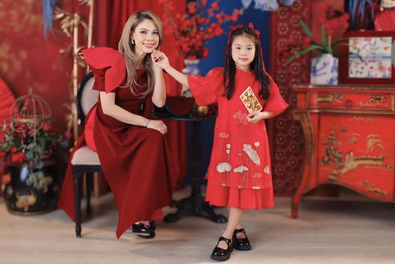 Vợ chồng Thanh Thảo chú trọng cho con gái học tiếng Việt và tiếng Hoa.