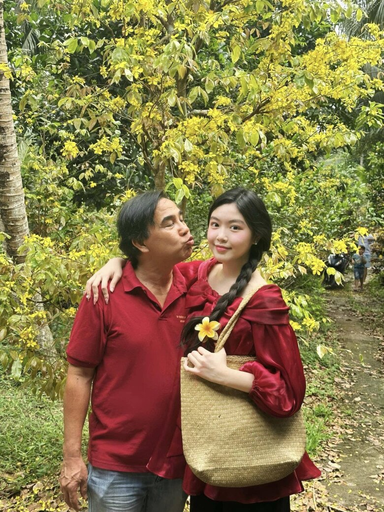 Con gái đầu lòng “tài sắc vẹn toàn” của MC Quyền Linh.