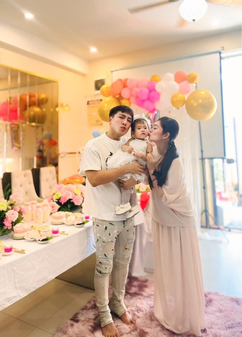 Bé Kỳ Kỳ được nhận xét là bản sao của ca sĩ Châu Khải Phong.