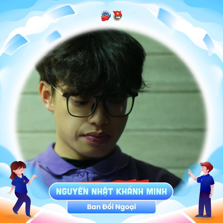 Khánh Minh cập nhật thông tin theo học ở Học viện Ngoại giao.