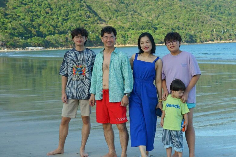 Gia đình hạnh phúc, viên mãn của NSND Xuân Bắc và bà xã Hồng Nhung.