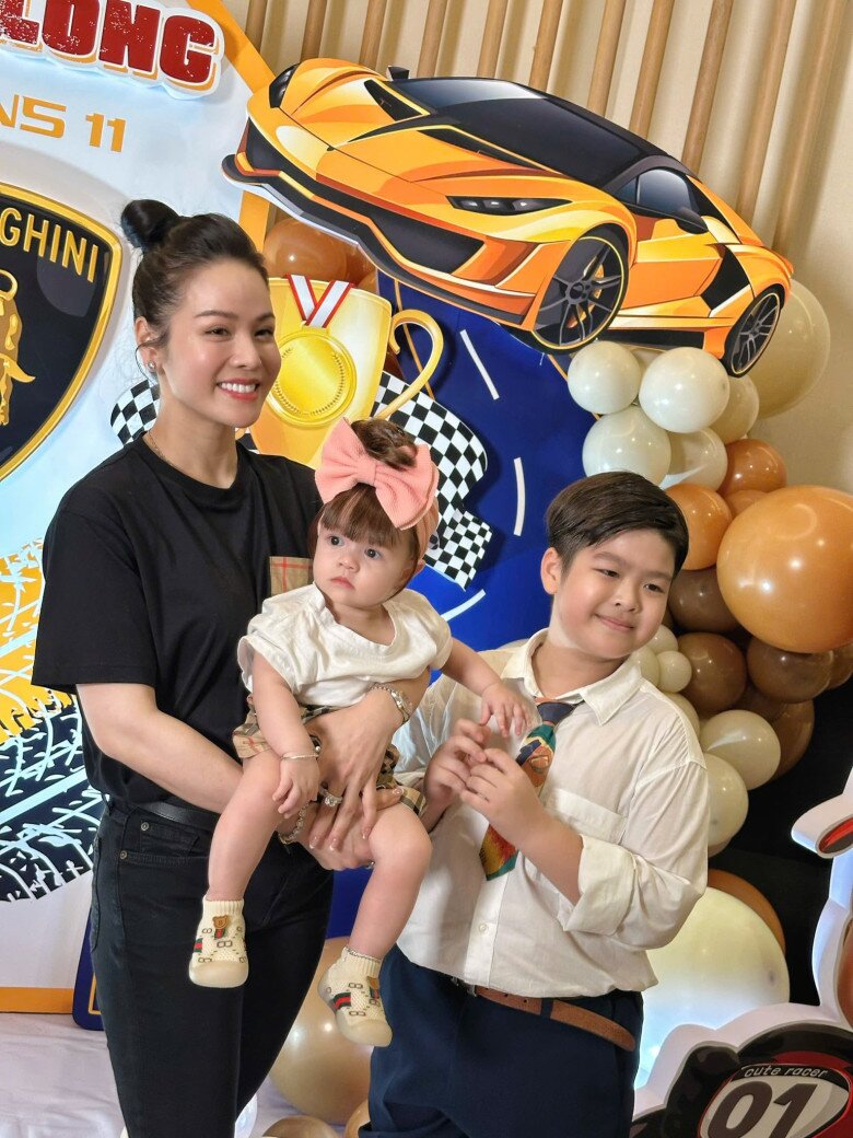 Nhật Kim Anh được khen ngợi nuôi dạy 2 con rất khéo léo.