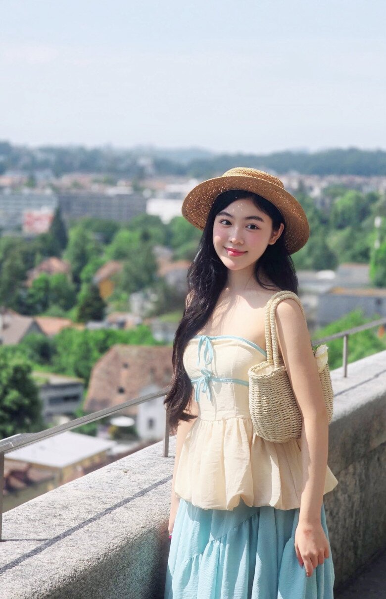 Lọ Lem hiện đang là 1 trong những hot girl thu hút sự quan tâm đông đảo của công chúng.