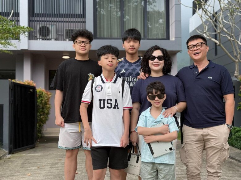 Gia đình hạnh phúc của BTV Quang Minh.