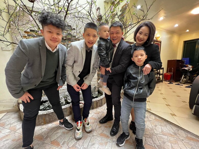 Gia đình hạnh phúc của BTV Quang Minh.