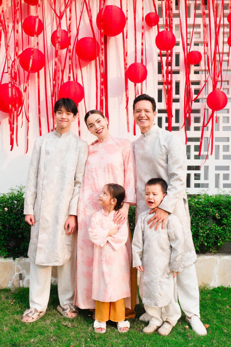 Subeo rất yêu thương, biết chăm sóc 2 em song sinh Lisa và Leon.