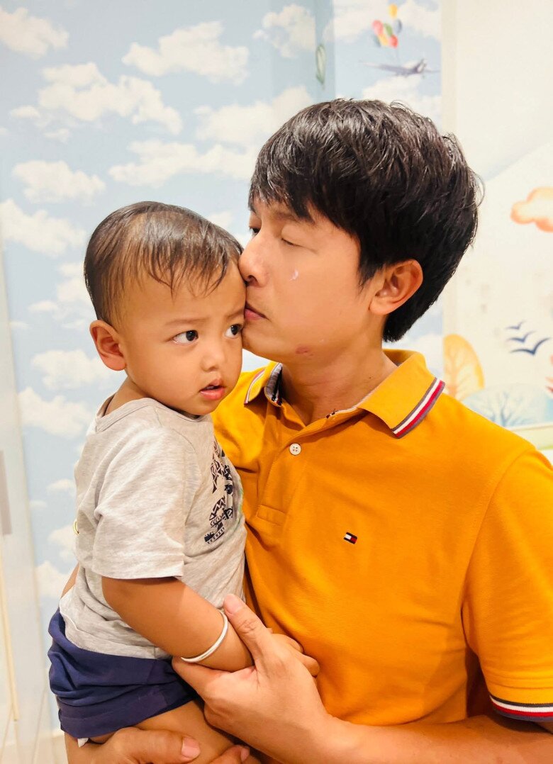 Chỉ sau 3 tháng công khai chuyện lập gia đình, nam diễn viên ngờ cho biết đang làm bố đơn thân.