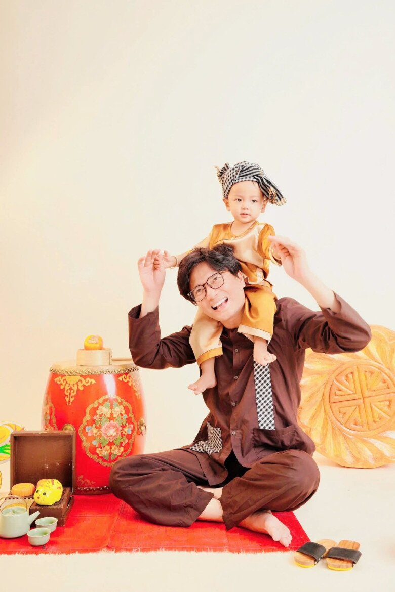 Bá Thắng rất yêu thương, chăm sóc con trai Hòa Hiệp.