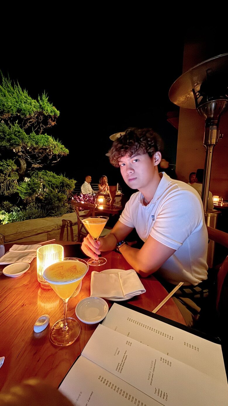 Tony có tính cách trưởng thành, tự lập, kỷ luật và không đua đòi.