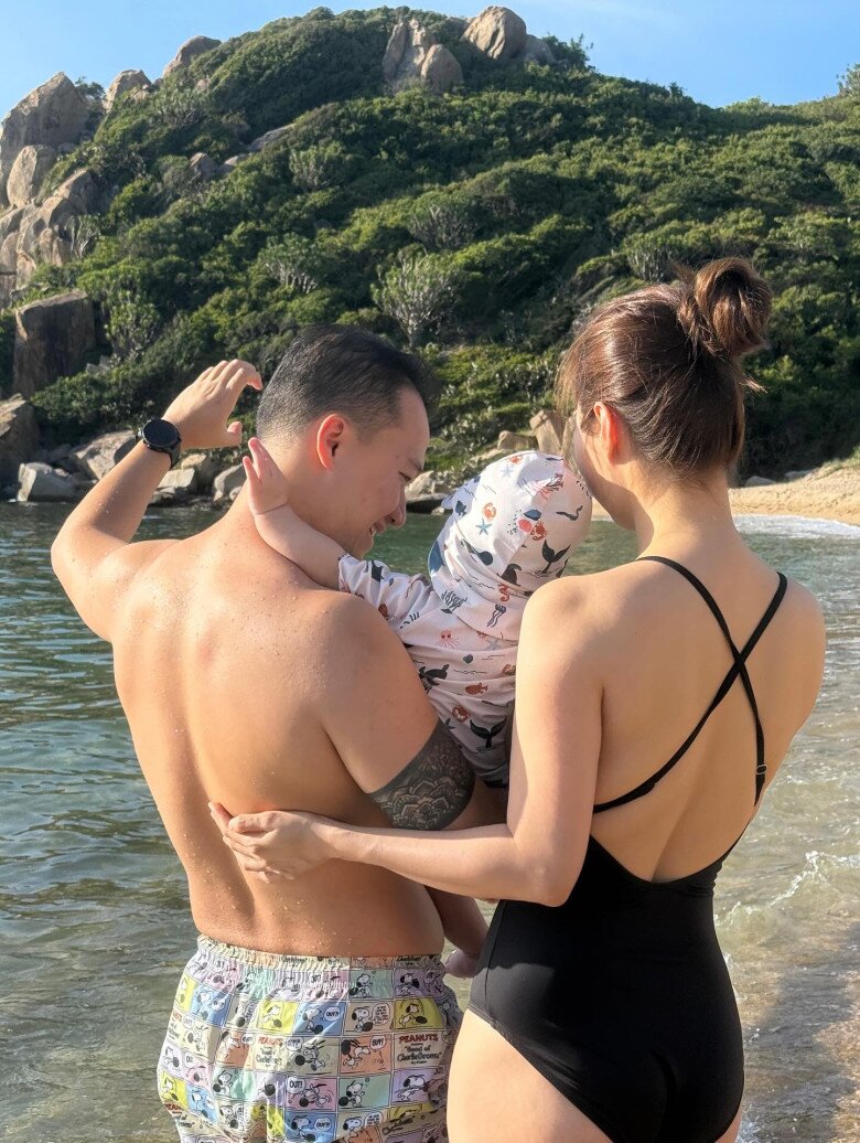 Vợ chồng Diễm My 9X và Vinh Nguyễn đưa quý tử đi du lịch ở resort sang chảnh.