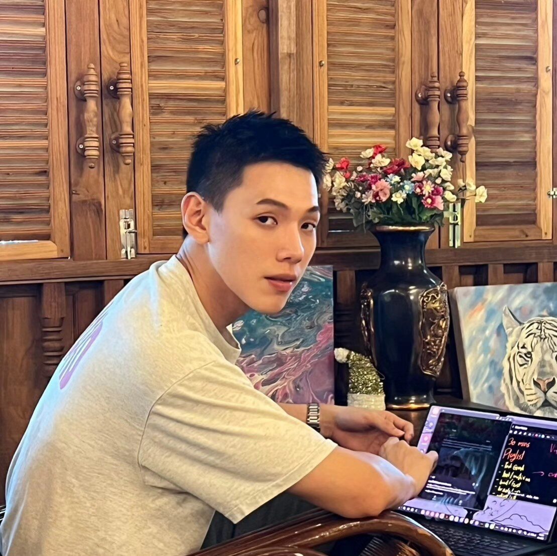 Daou từng làm nhiều việc để kiếm sống.