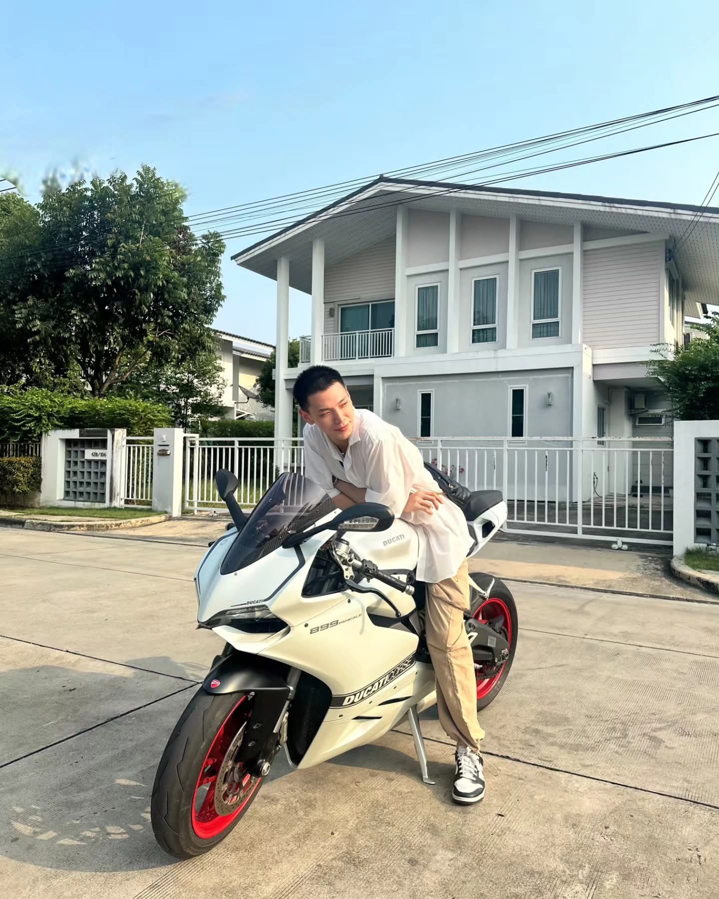 Nam diễn viên được ước tính sở hữu khối tài sản lớn dù chỉ mới nổi tiếng vài năm.