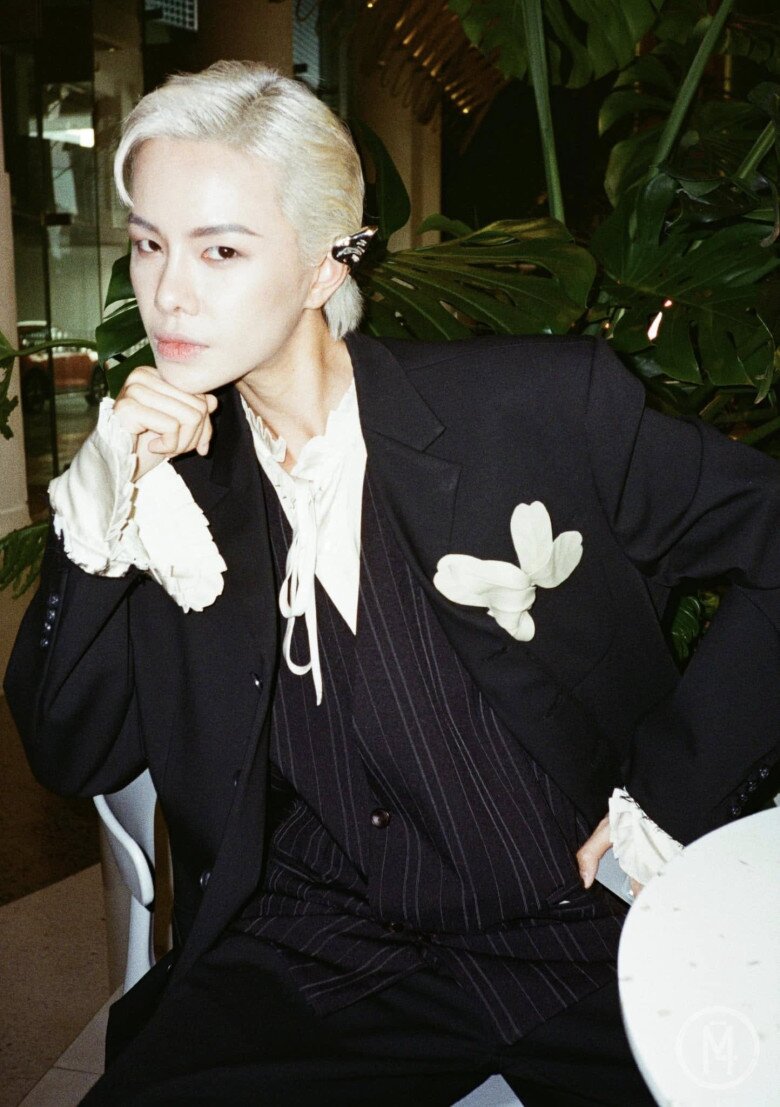 Hiện tại, Hà Kino đang ở trong 1 mối quan hệ tình cảm, giấu mặt nửa kia.