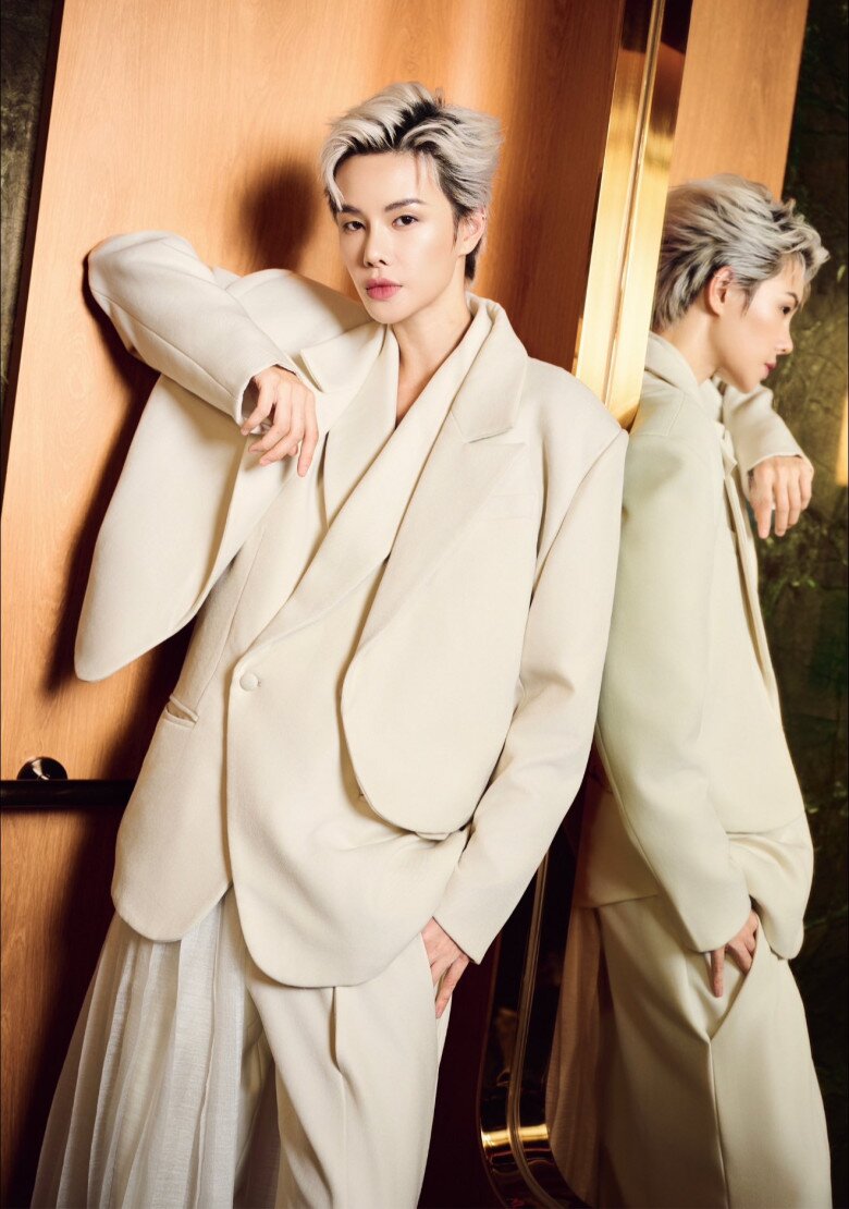 Hà Kino để lại ấn tượng với khán giả bởi vẻ đẹp phi giới tính.