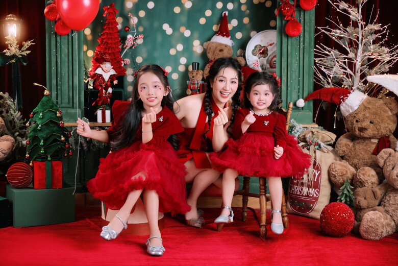 2 “bình rượu” mơ cực đáng yêu của vợ chồng Khánh Thi.