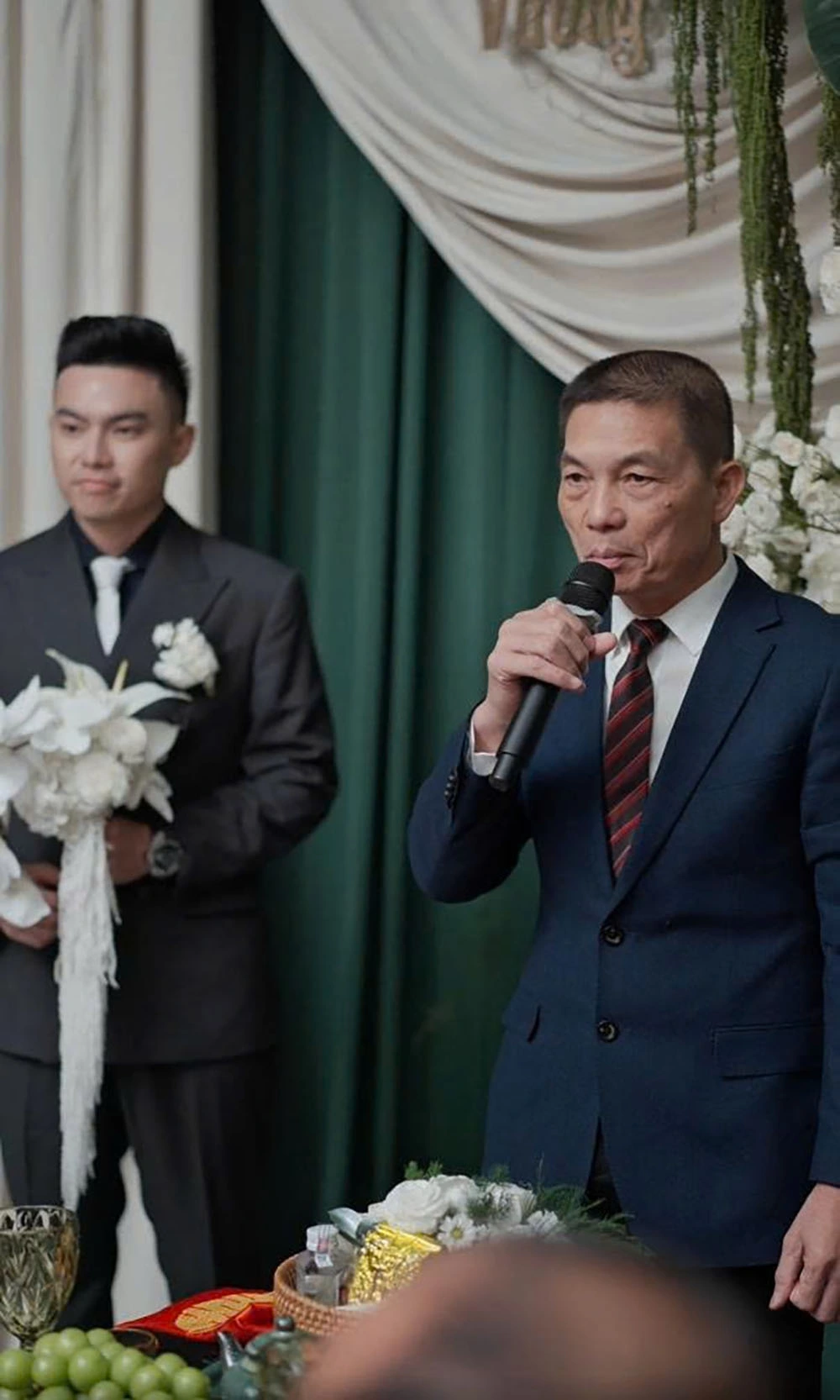 Bố chồng “nghìn tỷ” của Hoa hậu Đỗ Thị Hà được khen ngợi bởi phát biểu tôn trọng đàng gái.