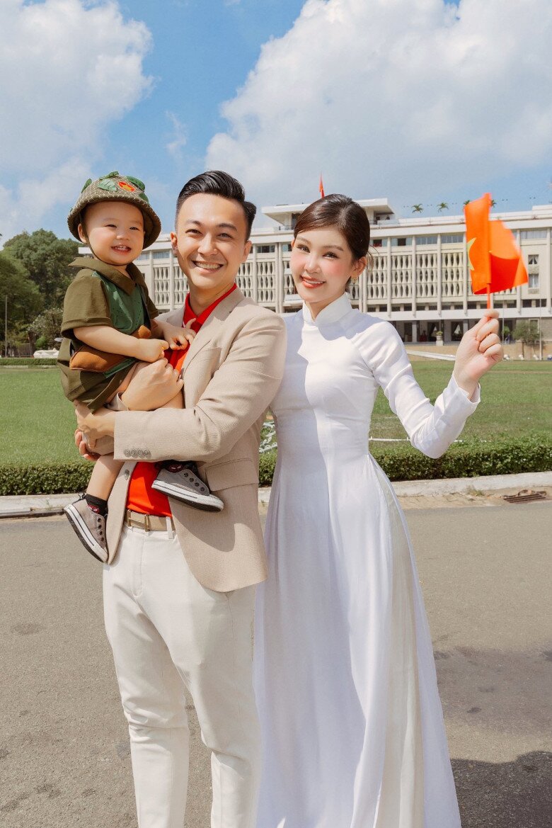 Gia đình hạnh phúc của Hoa hậu Lê Âu Ngân Anh và BTV Phan Tô Ny.