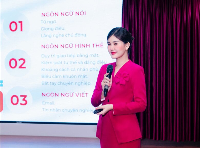 Hoa hậu Lê Âu Ngân Anh nhận được nhiều lời chúc mừng từ đồng nghiệp và khán giả.