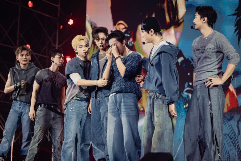 Soobin xúc động trên sân khấu Công diễn 4 vì những nỗ lực của các học trò.