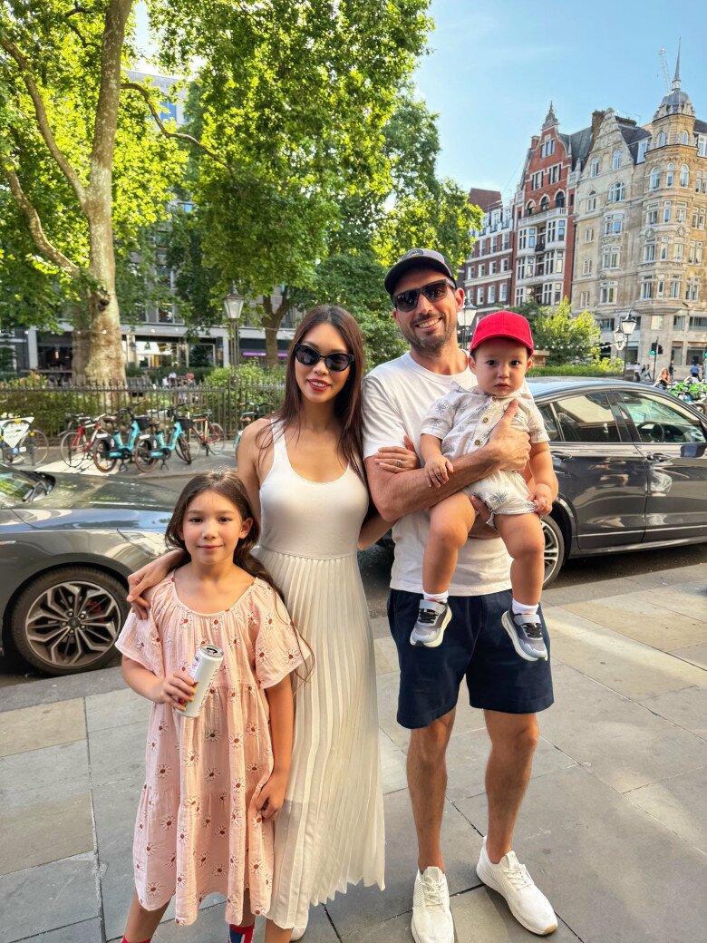 Hà Anh và ông xã luôn lắng nghe những ước muốn của con để thực hiện.