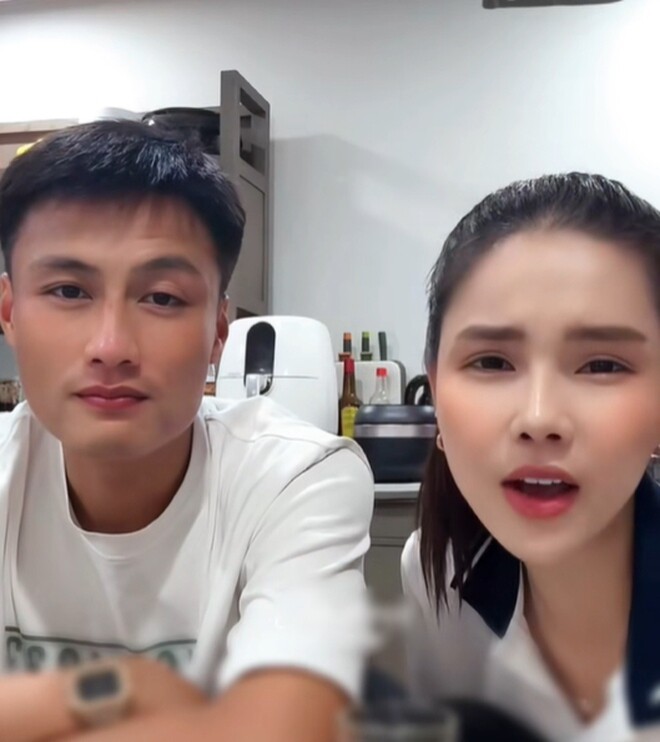 Kỳ Hân và Mạc Hồng Quân gây tranh cãi vì nhắc tên Ly Kute trên sóng trực tiếp.