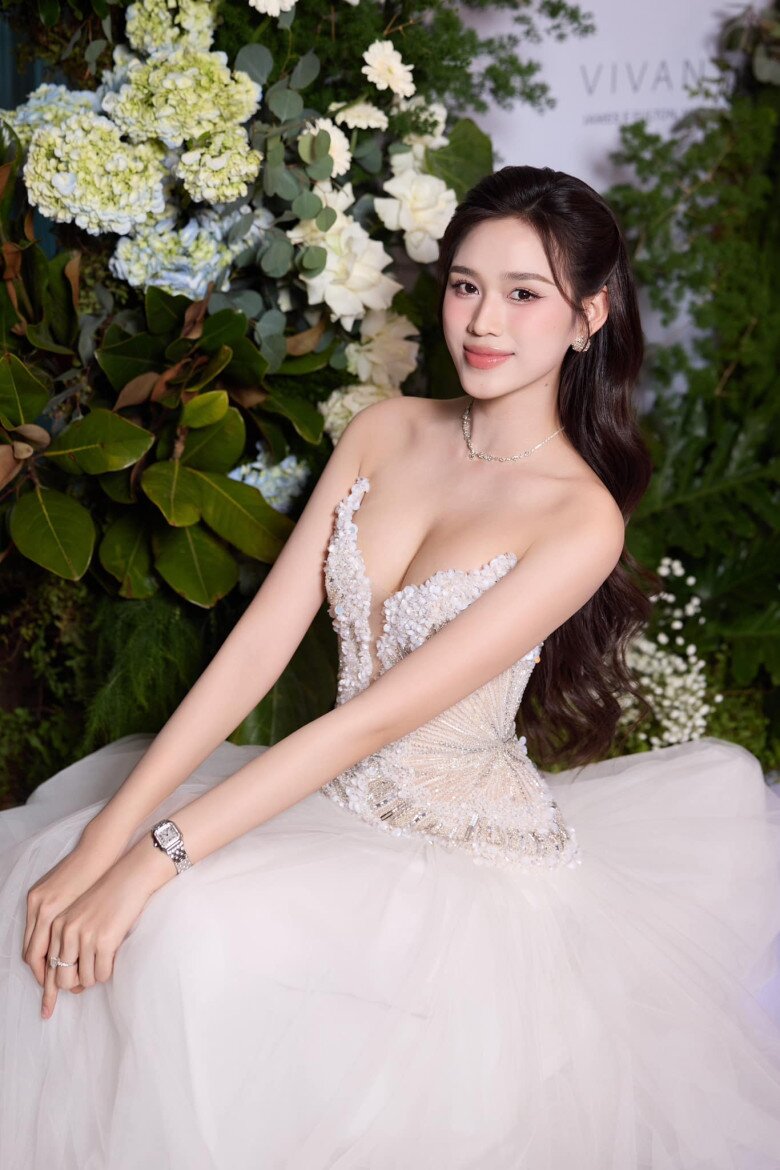 Đỗ Thị Hà là nàng hậu Gen Z tài giỏi của Vbiz.