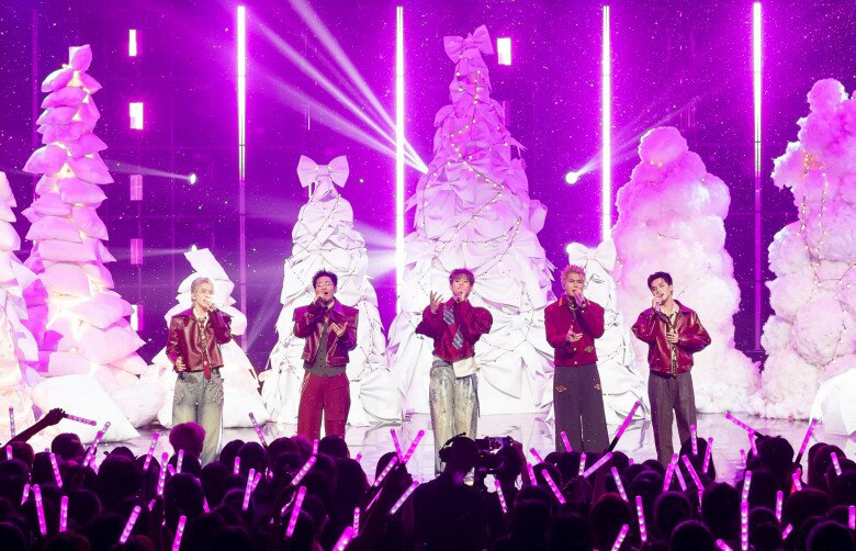 Đội buitruonglinh mang đến sân khấu đầy ấm áp.