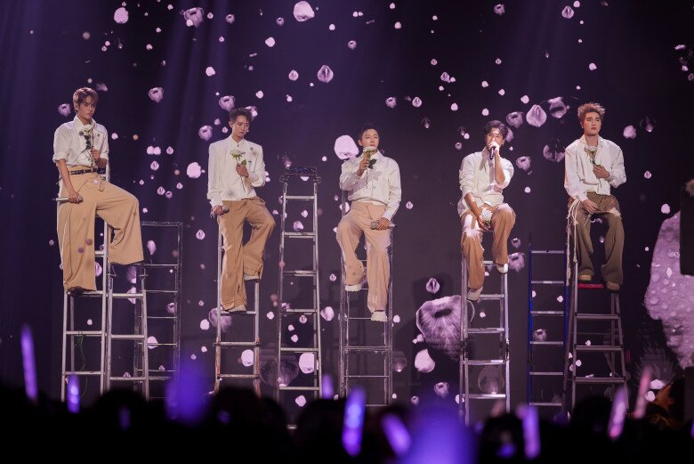 Sân khấu kể nỗi lòng người con xa quê đầy xúc động của đội CONGB.