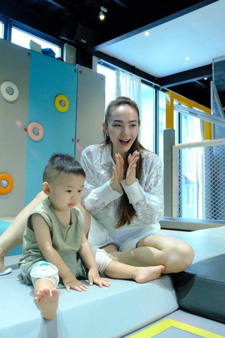 Bé Mỡ đọc chữ thành tạo khi lên 2 tuổi.