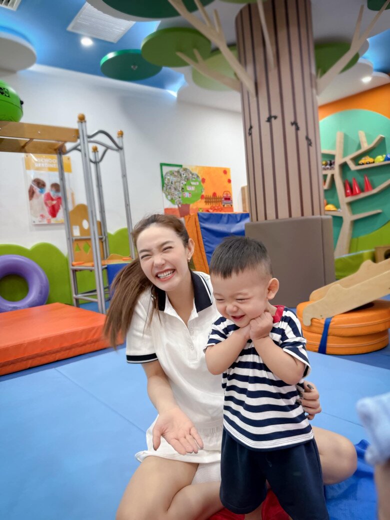 Minh Hằng gia nhập hội mẹ bỉm “nghiện con” khi thường xuyên khoe quý tử lên mạng xã hội.