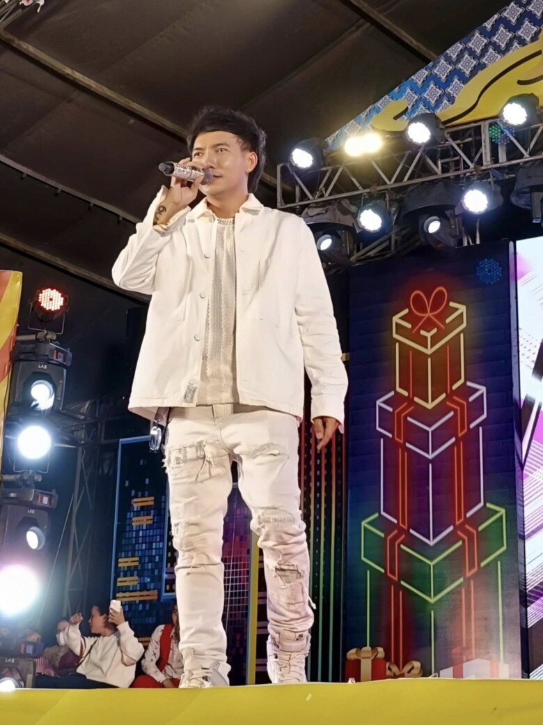 Phạm Trưởng sở hữu nhiều bản hit gắn liền với ký ức khán giả.