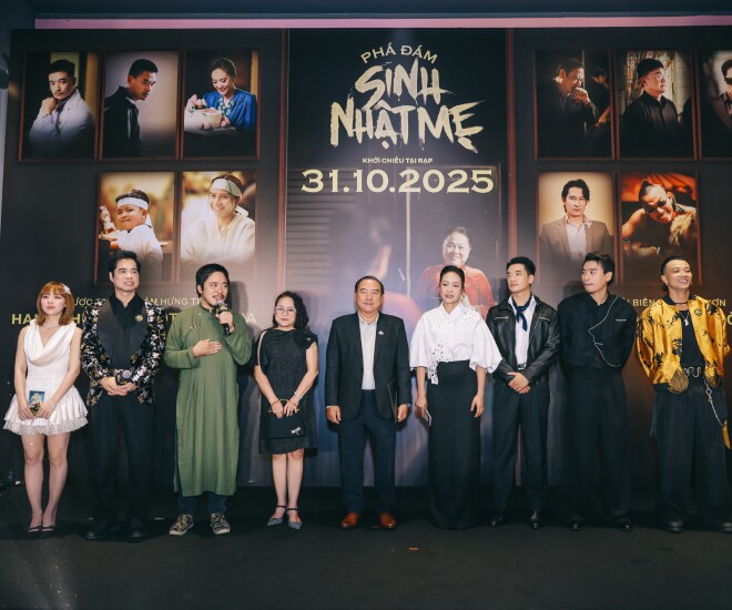 Dàn diễn viên phim “Phá Đám: Sinh Nhật Mẹ” ra mắt khán giả tại họp báo.
