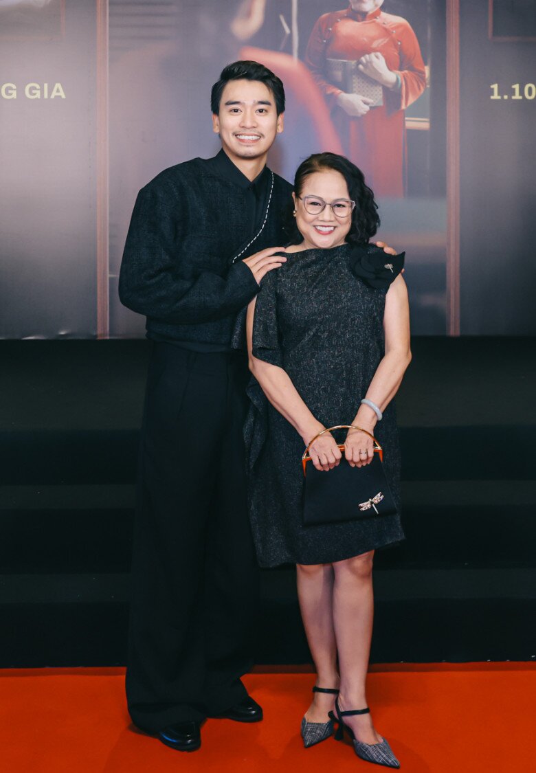 Nghệ sĩ Ái Như vui vẻ, thích thú khi làm việc với các thế hệ trẻ.