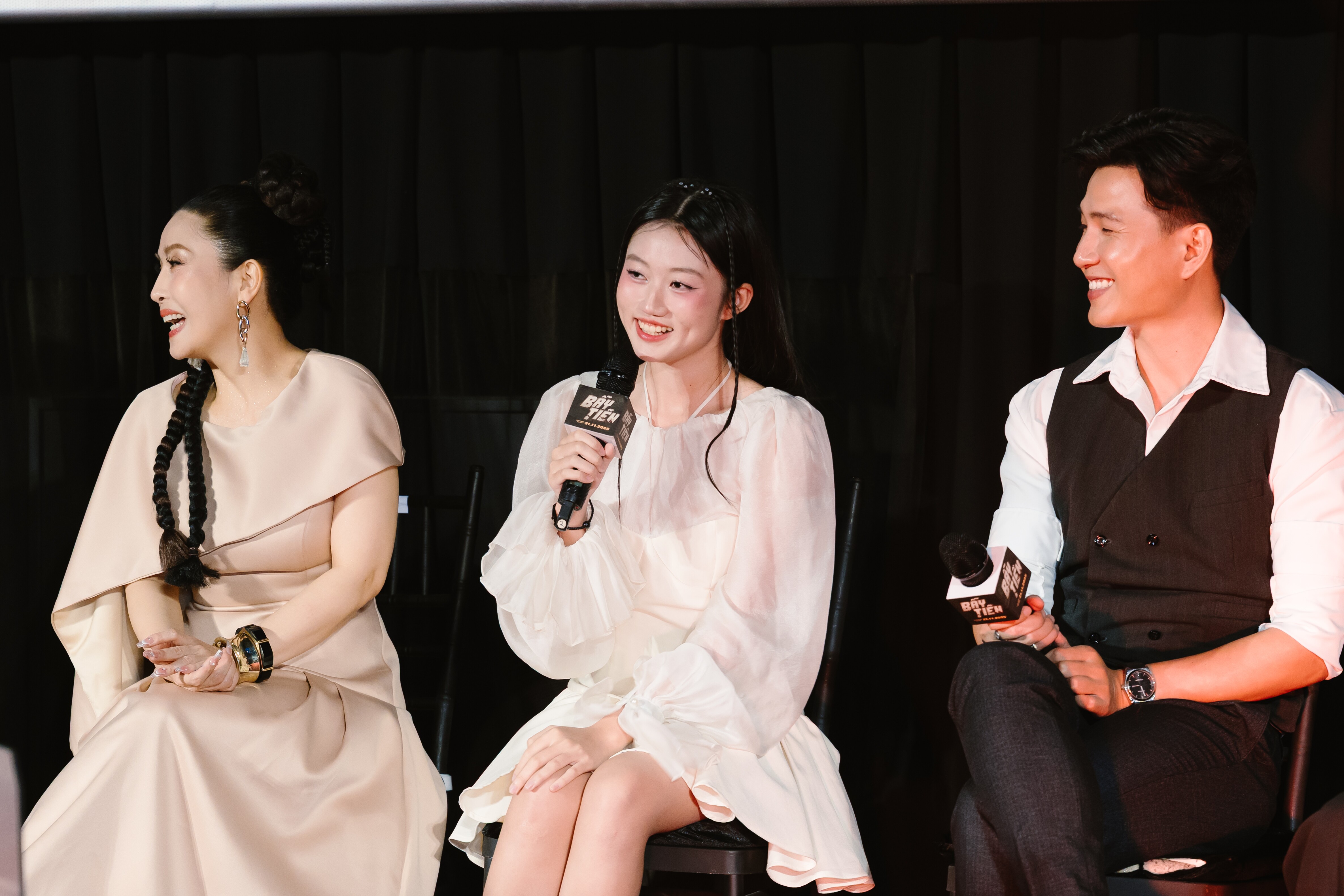 Ekip phim chia sẻ câu chuyện từng bị lừa đảo qua điện thoại, mạng xã hội.