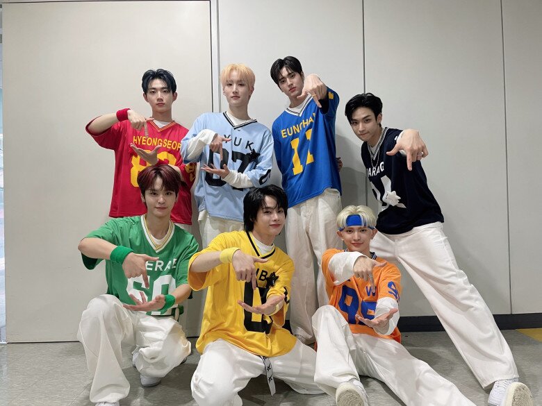 Đội hình 6 thành viên điển trai của TEMPEST.