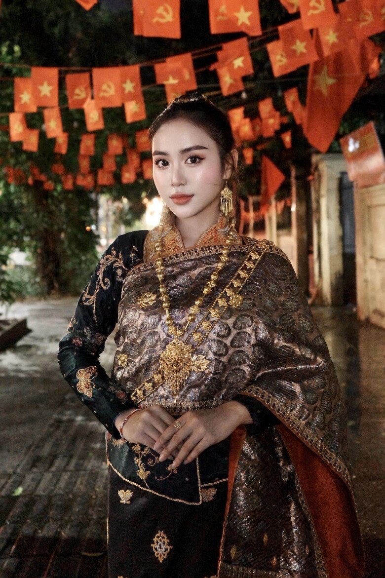 Người đẹp bày tỏ sự yêu thích với văn hóa và con người Việt Nam.