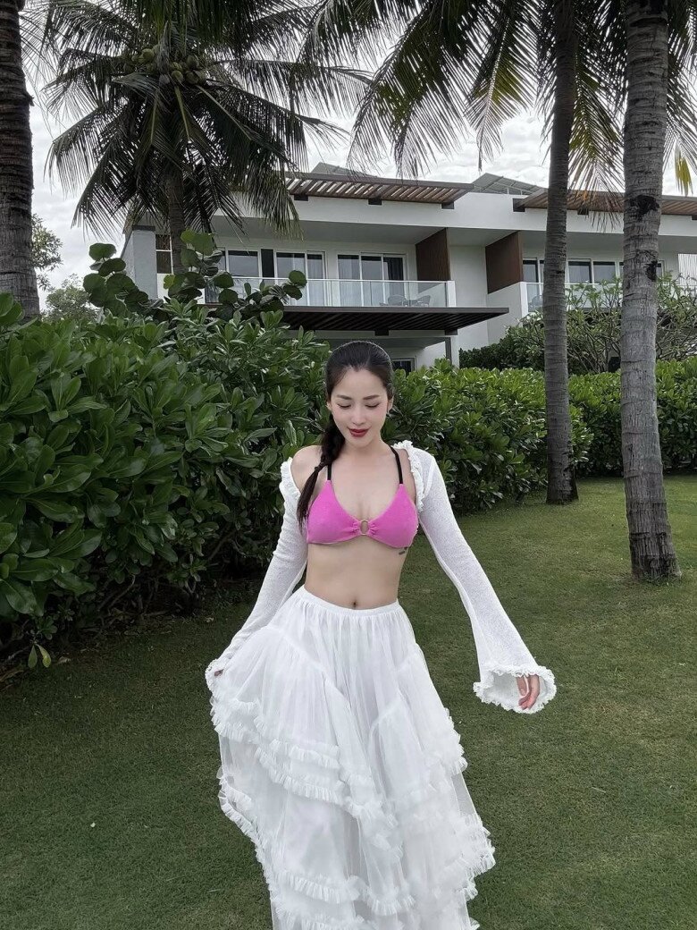 Cặp đôi giấu kín diện mạo của con đầu lòng, hứa sẽ công khai khi em bé lớn hơn.