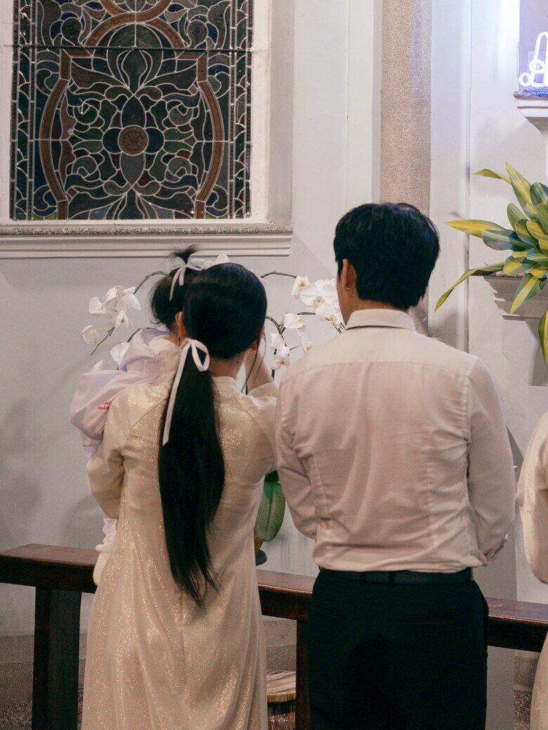 Cặp đôi giấu kín diện mạo của con đầu lòng, hứa sẽ công khai khi em bé lớn hơn.