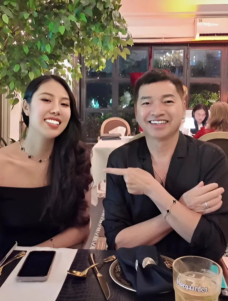 Quang Minh tận hưởng cuộc sống hạnh phúc bên Tăng Khánh Chi.